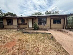 Building Photo - 5457 Questa Dr