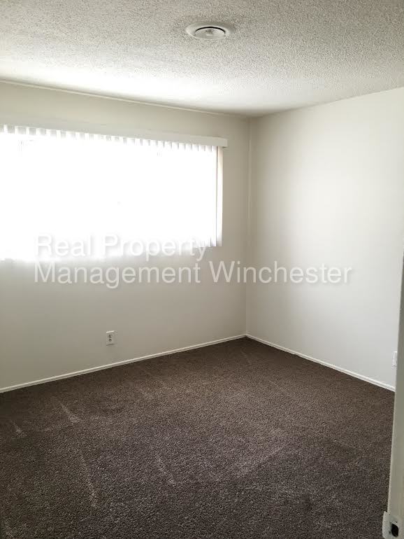 Foto del edificio - 2307 Skylark Dr