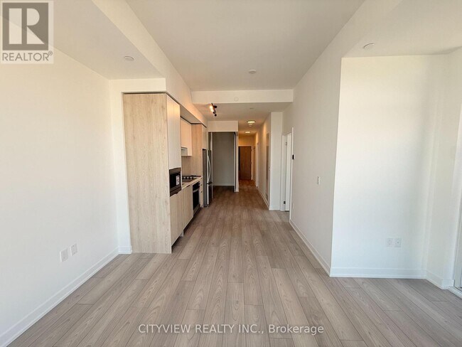 Building Photo - 1007 The Queensway