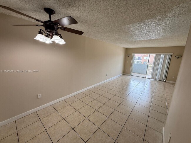 Foto del edificio - 1725 W 60th St