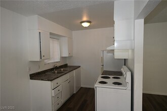 Building Photo - 715 N 11th St
