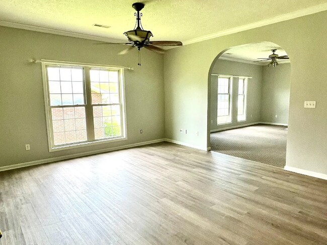 Foto del edificio - 300 Oaklawn Dr