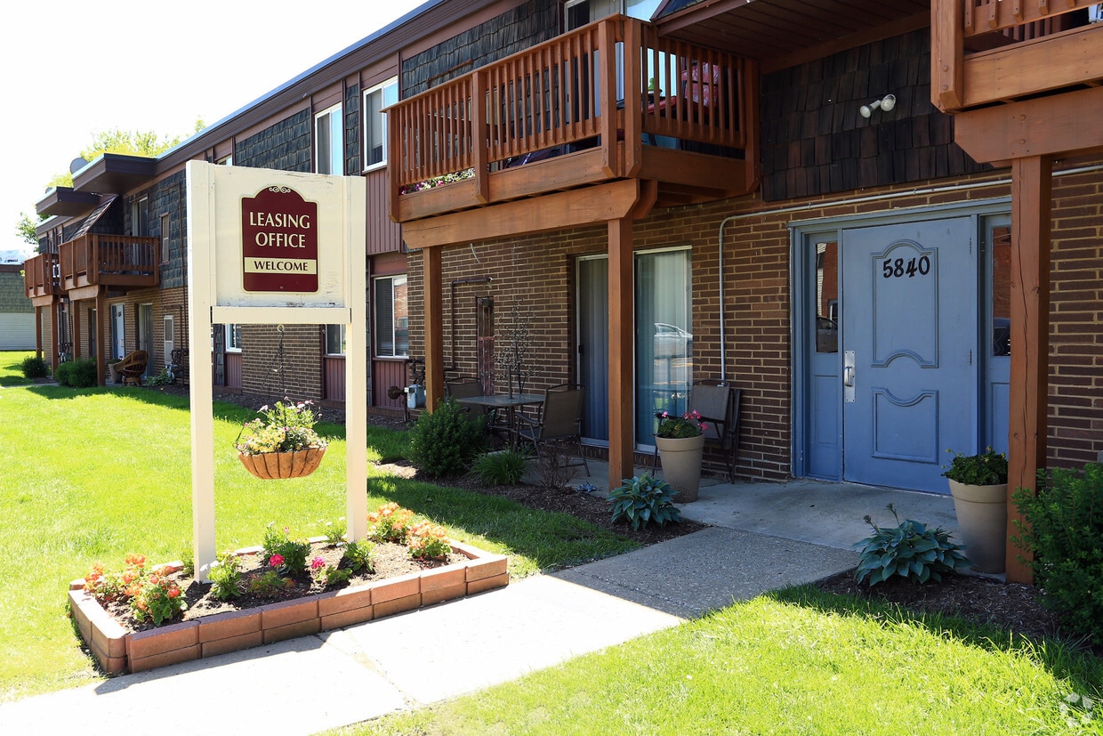 Lakeway Woods Apartments Apartments at 5840 Buckeye Ln Mentor, OH