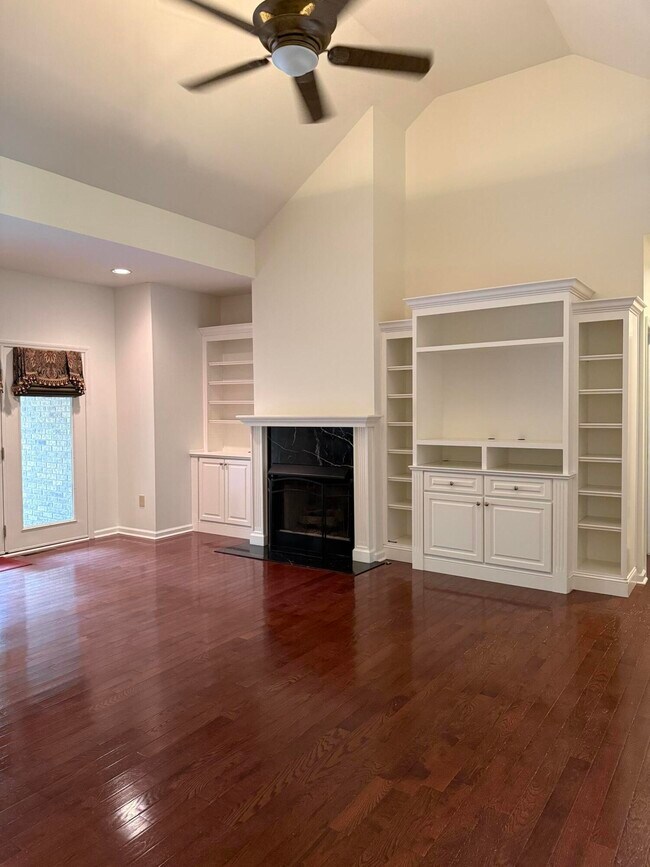 Foto del edificio - 3652 Fair Ridge Dr