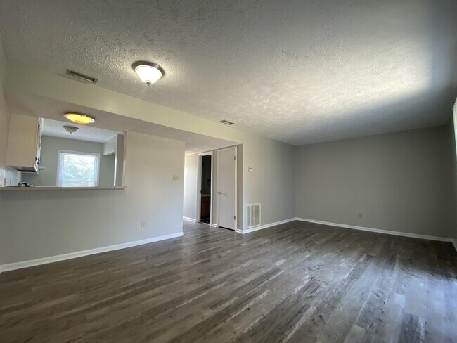 Building Photo - 424 Kirkcaldy Ct