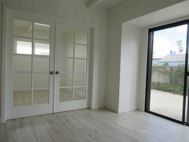 Building Photo - 2055 E Harbor Blvd