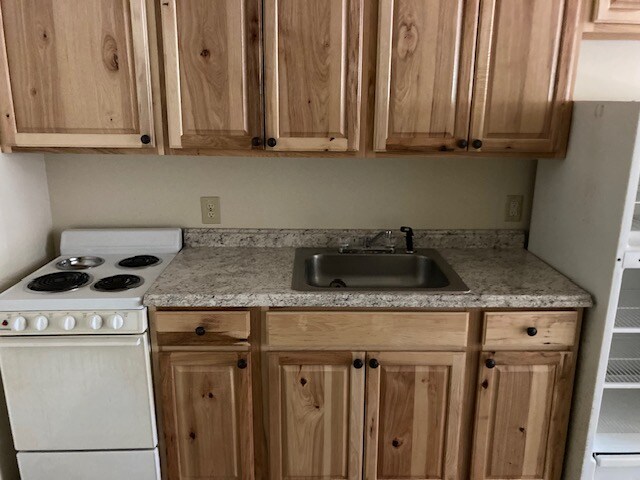 Primary Photo - 136 Eastwood Dr