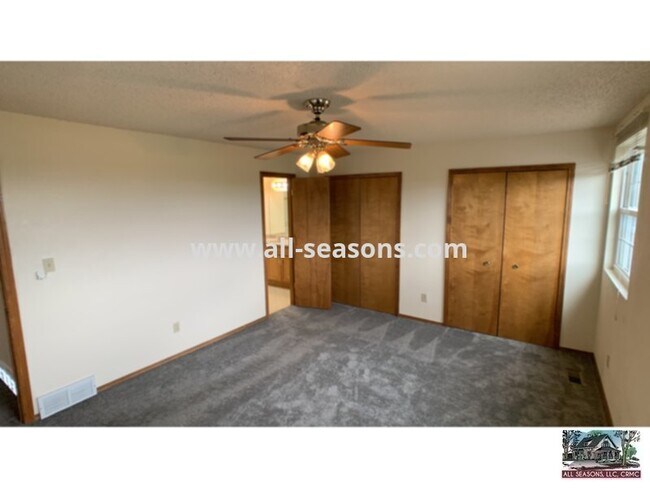 Building Photo - Beautiful home across from park in Fairfax!