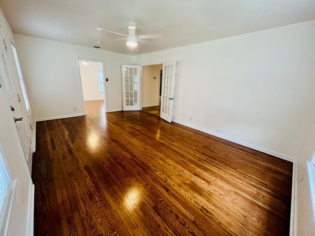 Foto del edificio - 1554 W Lullwood Ave