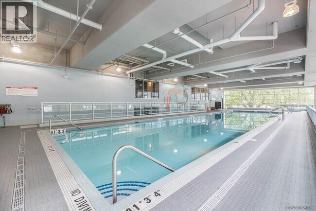 Photo du bâtiment - 7008 River Pkwy