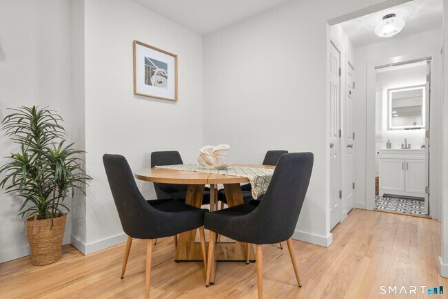 Foto del edificio - 1742 Boston Post Rd