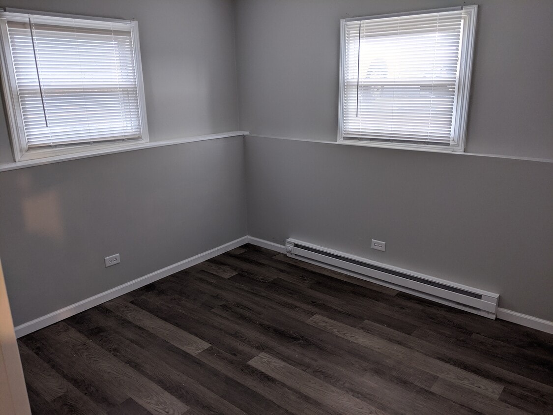 Foto del edificio - 1627 Grove Dr