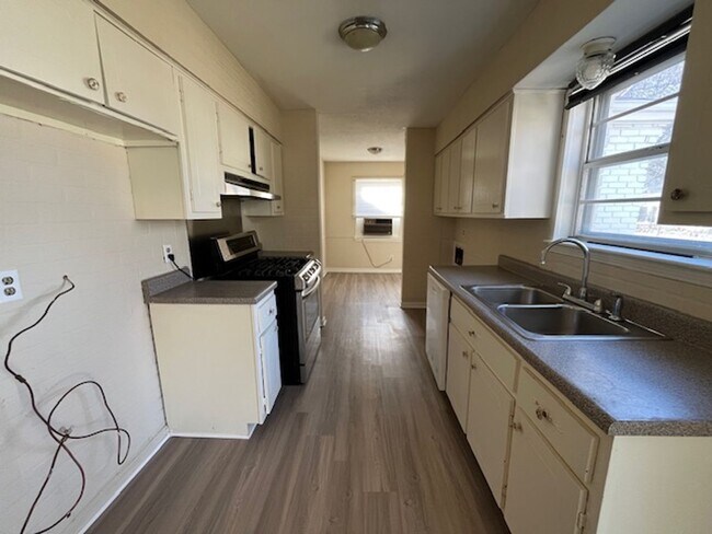 Foto del edificio - Renovated 3 Bedroom 1 Bath Home with 1 Car Garage for Rent!