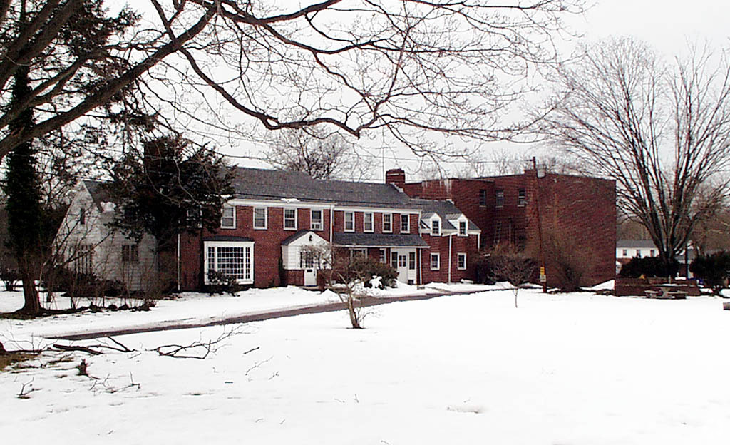 Primary Photo - 974 River Rd