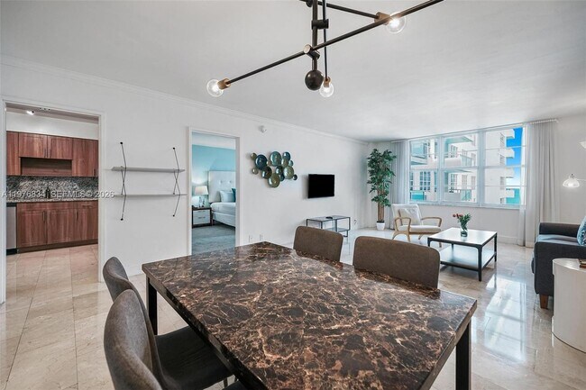 Foto del edificio - 5101 Collins Ave