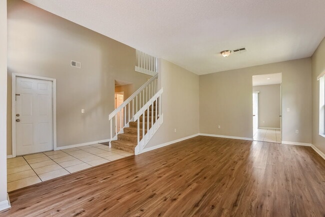 Building Photo - 249 Lancer Oak Dr