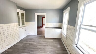 Building Photo - 4322 Bush Ave