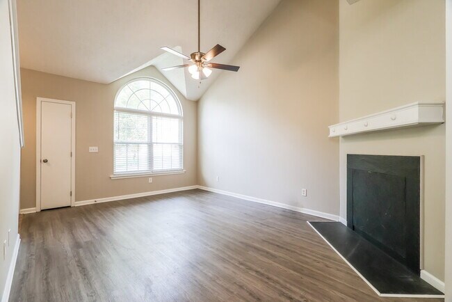 Foto del edificio - 4321 Willowview Blvd