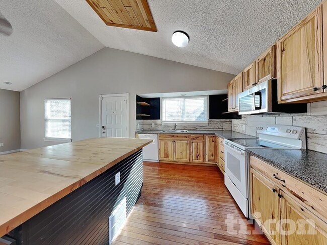 Foto del edificio - 5045 S Ventura St