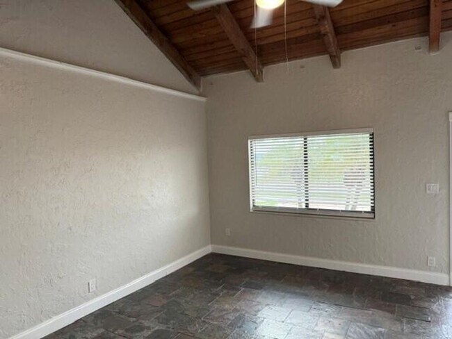 Foto del edificio - 103 NE 28th St