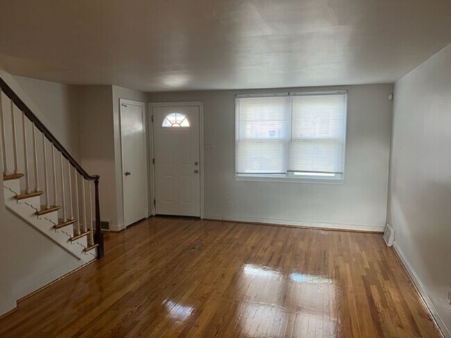 Foto del edificio - $1,300 harrisburg 3 bedroom house for rent