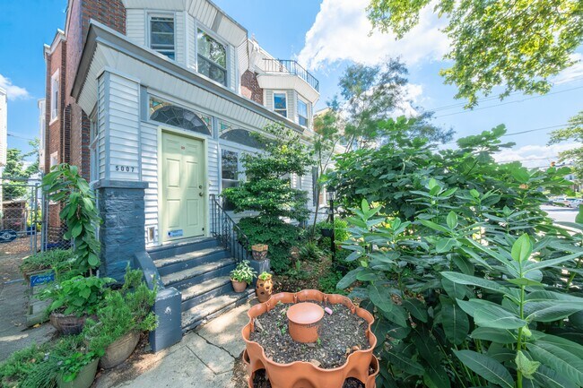 Building Photo - 5007 Chestnut St