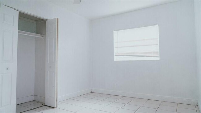 Foto del edificio - 6320 SW 10th Ct