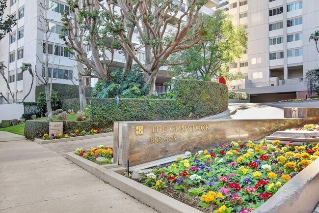 Foto del edificio - 875 Comstock Ave