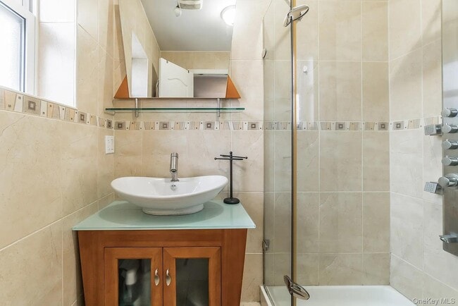 Foto del edificio - 3360 Shore Pkwy