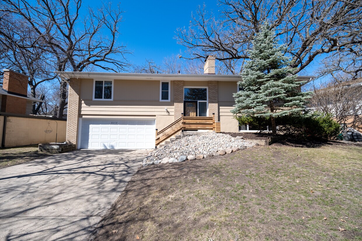 Primary Photo - 8312 Washburn Ave S