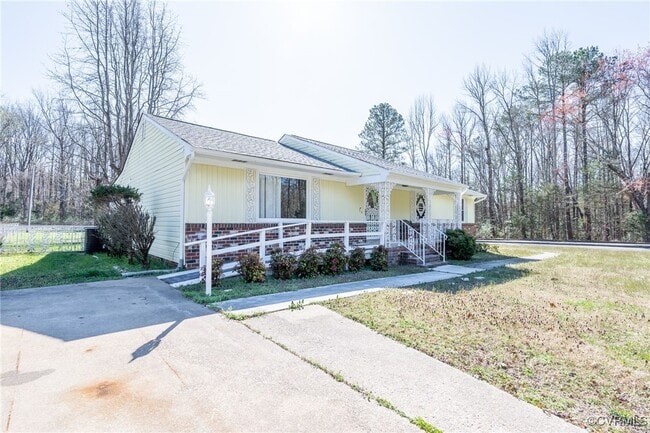 Building Photo - 7800 Tamarind Dr