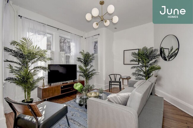 Foto del edificio - ROOM ONLY in 3-bed/2.0-bath Home