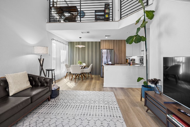 Building Photo - 1903 Albury Cove