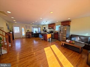 Building Photo - 200 Hardy Pl