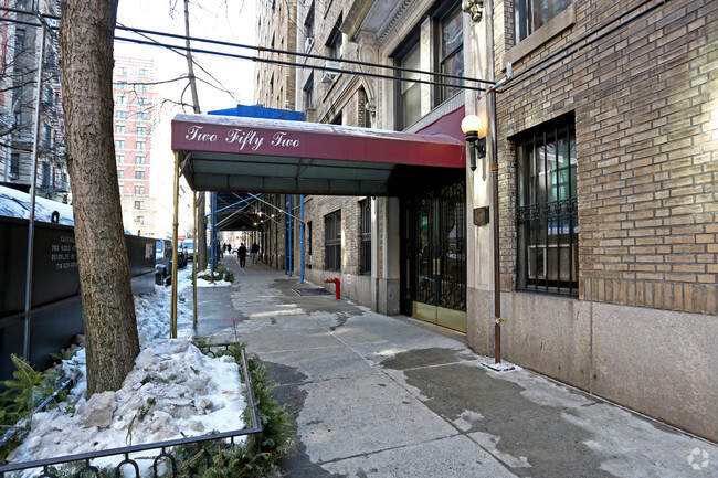 Building Photo - 252 W 85th St