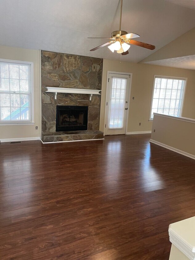 Foto del edificio - 3bd/2ba Updated Ranch. Close to Everything.