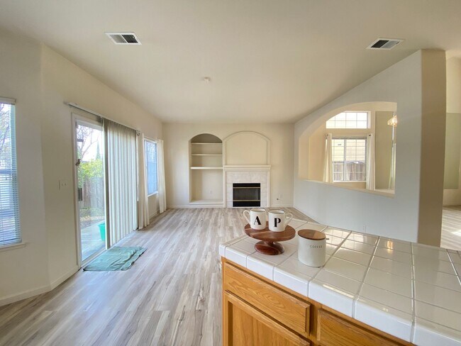 Foto del edificio - 24962 Plum Tree St