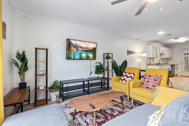 Building Photo - 1338 Nylic St