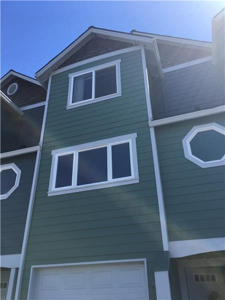 Building Photo - 988 W 8th Pl