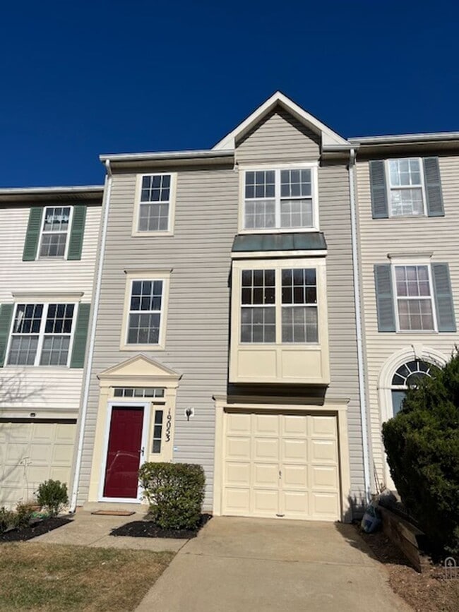 Exquisite Renovated Townhome in Germantown Estates - Exquisite Renovated Townhome in Germantown Estates