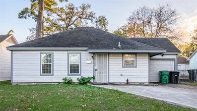 Building Photo - 3818 Blodgett St