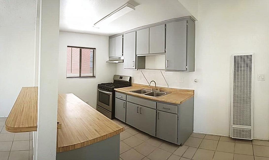 Kitchen - 1067 Saint Louis Ave