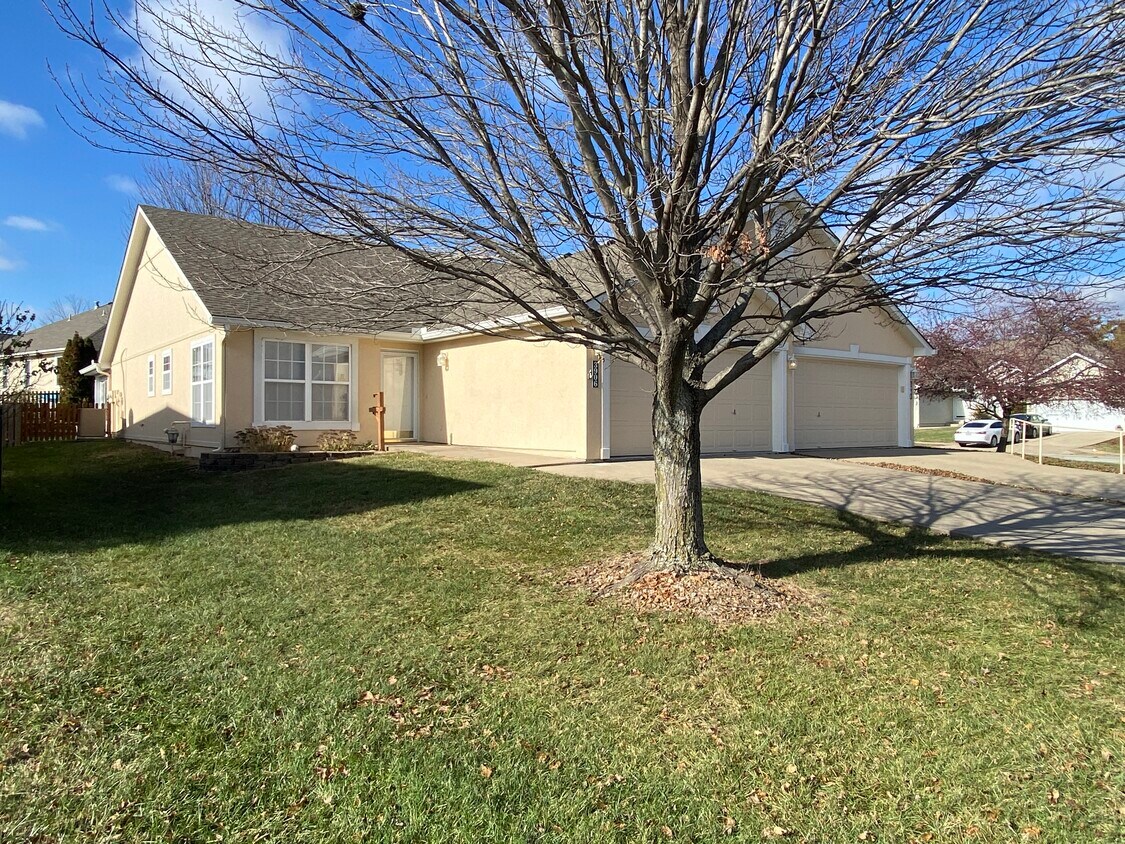 Primary Photo - 3906 SW Chartwell Ct