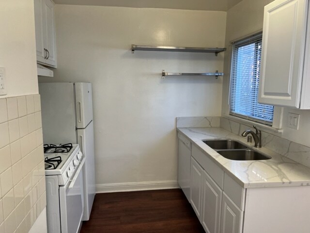 Kitchen - 1114 Tamarind Ave