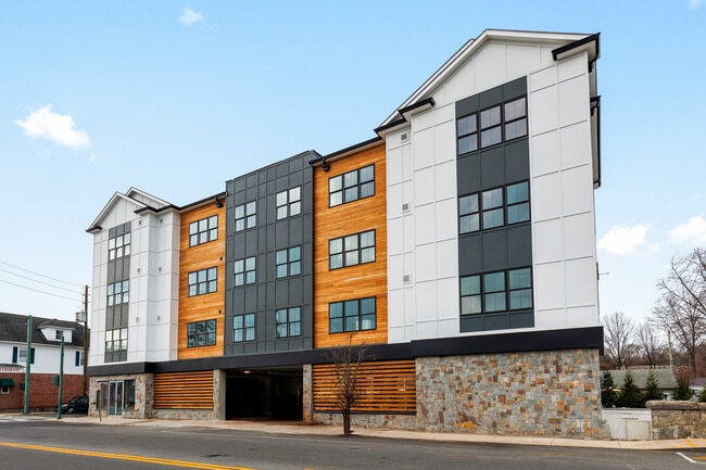 Building Photo - 132 Halstead Ave
