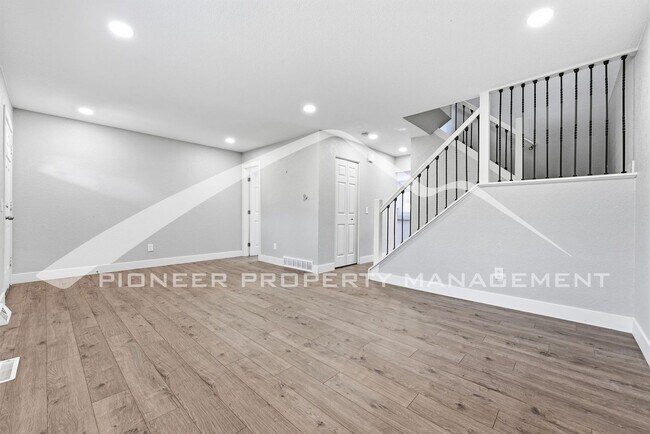Foto del edificio - Spacious Townhouse with Washer/Dryer and Central AC