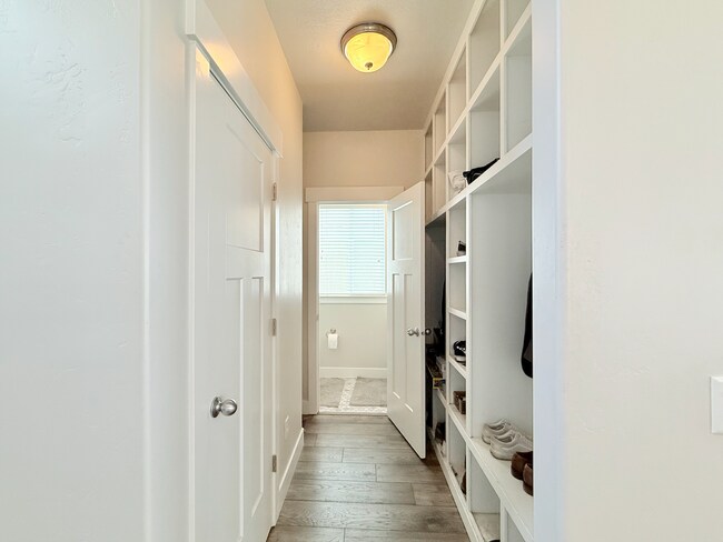 Foto del edificio - VERY Spacious house in Vineyard!