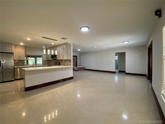 Building Photo - 490 Bonaventure Blvd