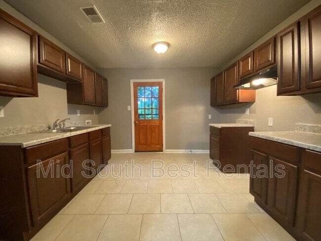 Building Photo - 1583 Cameron St