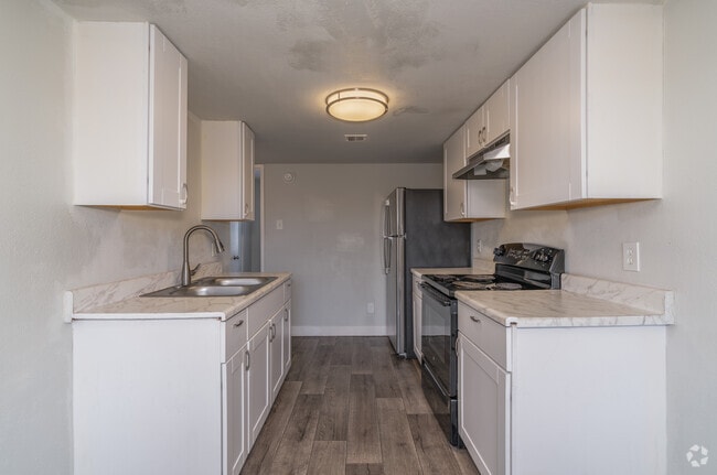 B1 - 2BR, 1BA - 750SF - Kitchen - Mariposa Flats